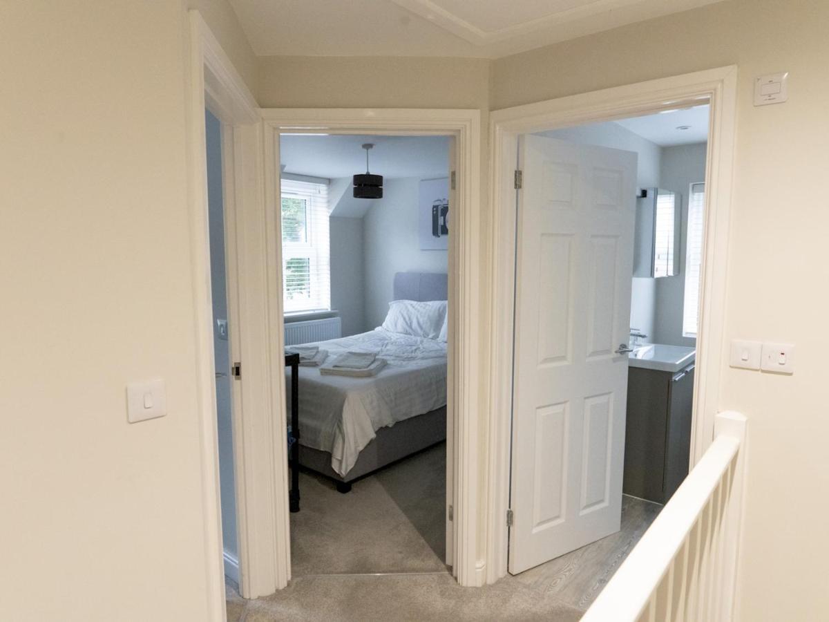 Townhouse In The Heart Of Poole With Beach Hut Appartamento Esterno foto